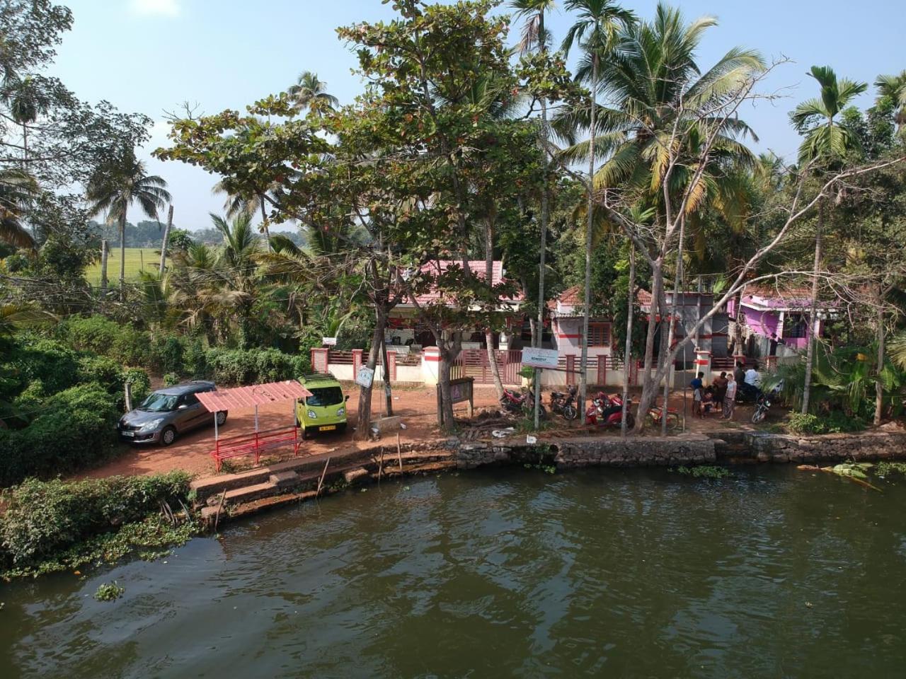 Punerjeni Homes Alappuzha المظهر الخارجي الصورة